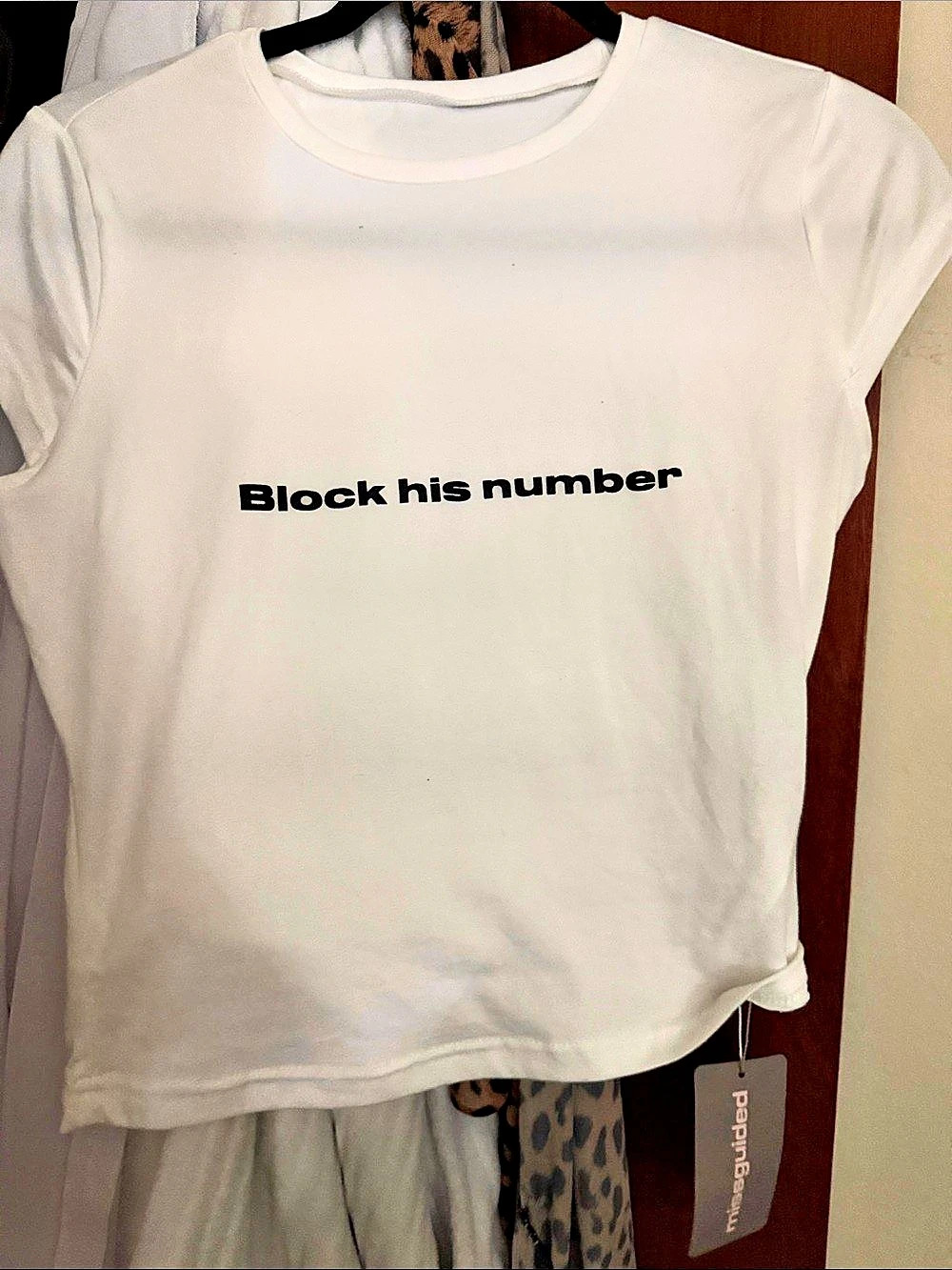misseguid d Graphic Tee in White Size Small NWT